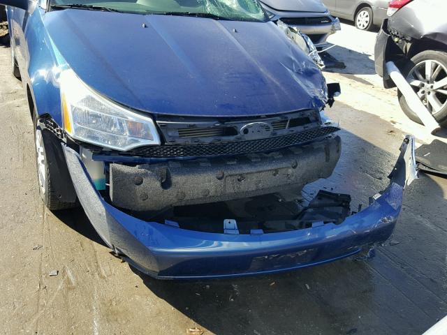 1FAHP35N69W229867 - 2009 FORD FOCUS BLUE photo 9