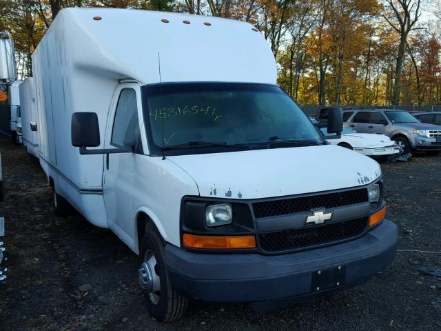 1GBJG31U031171417 - 2003 CHEVROLET EXPRESS G3 WHITE photo 1