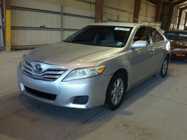 4T4BF3EK4BR160768 - 2011 TOYOTA CAMRY BASE SILVER photo 2