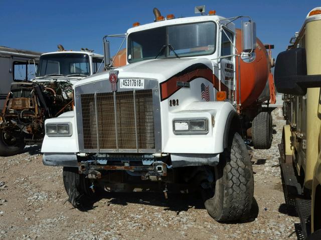 1NKWLA9X0LS545629 - 1990 KENWORTH CONSTRUCTI WHITE photo 2