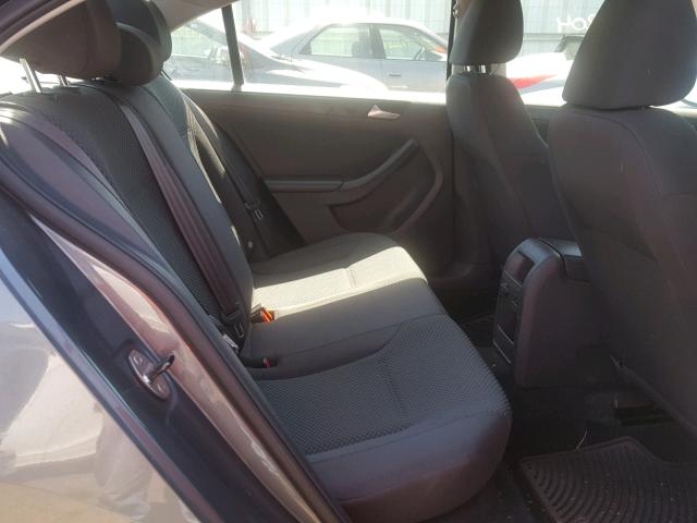 3VW2K7AJ3DM429023 - 2013 VOLKSWAGEN JETTA BASE Գրաֆիտ լուսանկար 6