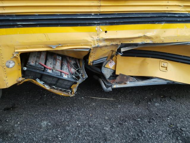 4UZ6CFAA8XCB71243 - 1999 FREIGHTLINER CHASSIS FS YELLOW photo 10