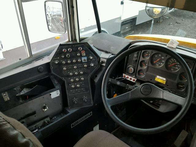 4UZ6CFAA8XCB71243 - 1999 FREIGHTLINER CHASSIS FS 黄色 照片 9