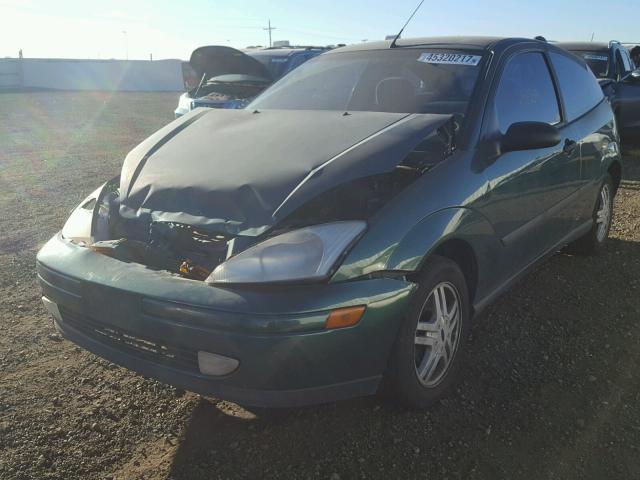 3FAFP3130YR213855 - 2000 FORD FOCUS GREEN photo 2