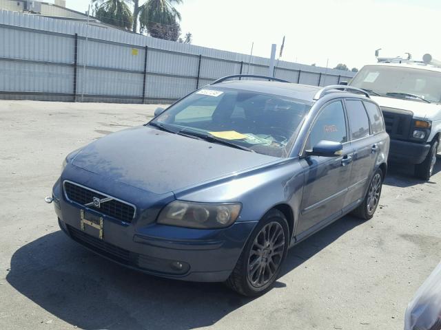 YV1MW682352067156 - 2005 VOLVO V50 T5 BLUE photo 2