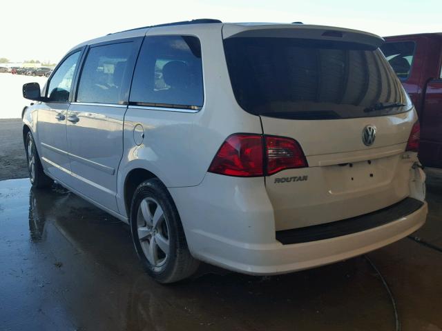 2V4RW5DG3BR717324 - 2011 VOLKSWAGEN ROUTAN SEL WHITE photo 3