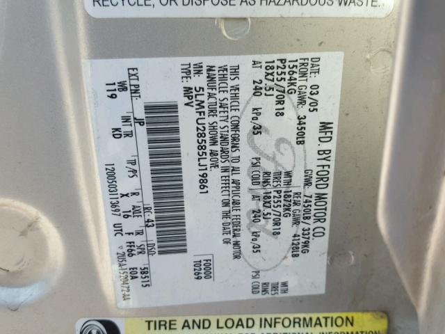 5LMFU28585LJ19861 - 2005 LINCOLN NAVIGATOR Srebrny zdjęcie 10