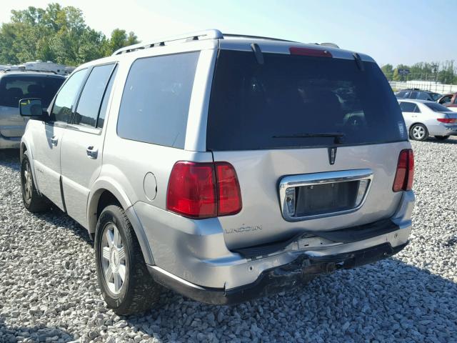 5LMFU28585LJ19861 - 2005 LINCOLN NAVIGATOR Srebrny zdjęcie 3
