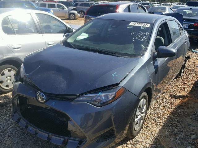 2T1BURHE7HC777942 - 2017 TOYOTA COROLLA GRAY photo 2