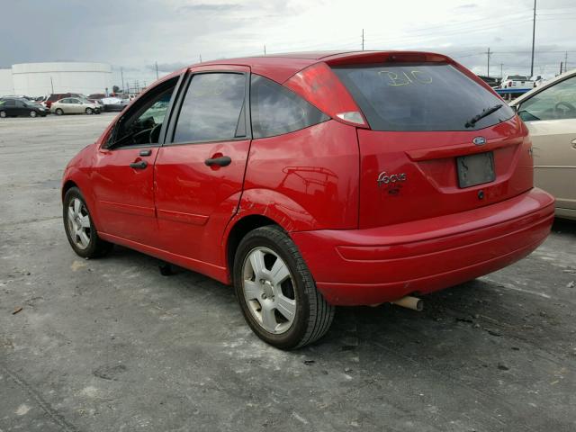 3FAFP37Z64R124796 - 2004 FORD FOCUS ZX5 RED photo 3