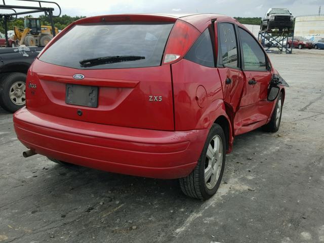 3FAFP37Z64R124796 - 2004 FORD FOCUS ZX5 RED photo 4