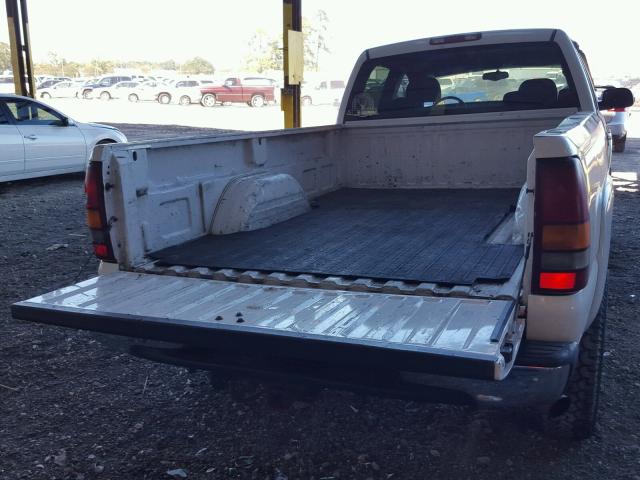 1GTHC23192F237032 - 2002 GMC SIERRA WHITE photo 9