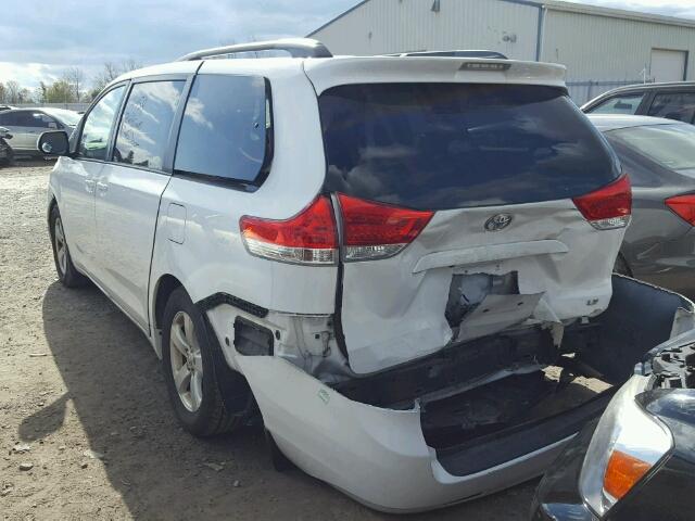 5TDKK3DC6CS184354 - 2012 TOYOTA SIENNA LE WHITE photo 3