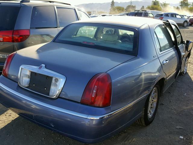 1LNHM82W4XY659844 - 1999 LINCOLN TOWN CAR S BLUE photo 4