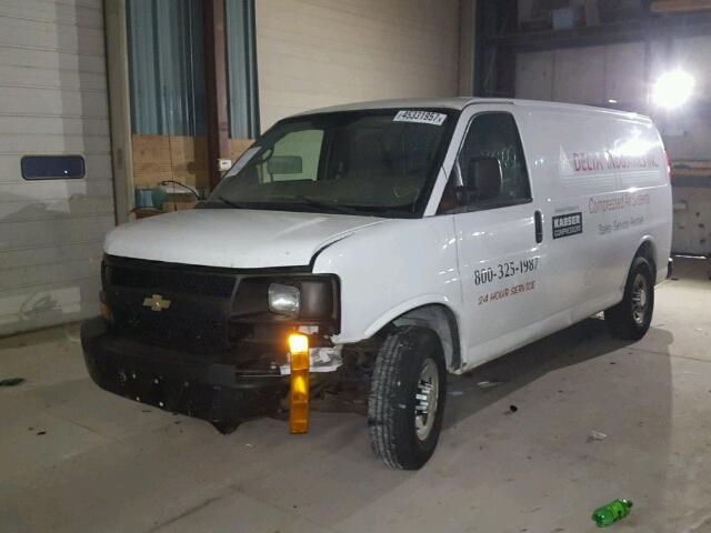 1GCWGFCA6C1103676 - 2012 CHEVROLET EXPRESS G2 WHITE photo 2