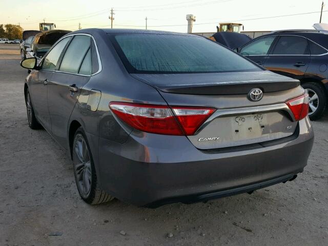 4T1BF1FK0GU574554 - 2016 TOYOTA CAMRY LE GRAY photo 3