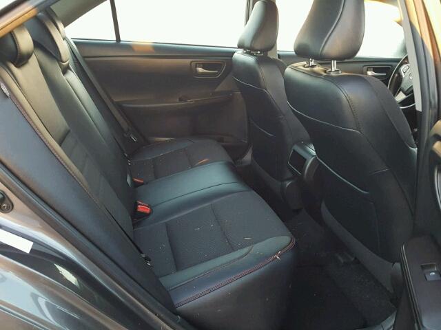 4T1BF1FK0GU574554 - 2016 TOYOTA CAMRY LE 灰色 照片 6