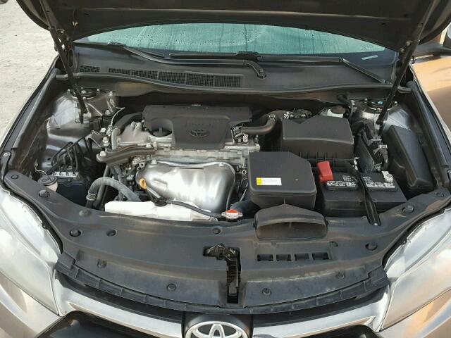 4T1BF1FK0GU574554 - 2016 TOYOTA CAMRY LE 灰色 照片 7