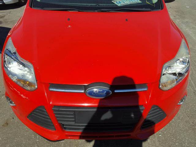 1FAHP3K21CL140873 - 2012 FORD FOCUS SE RED photo 7