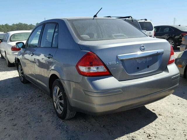 3N1BC11E59L437091 - 2009 NISSAN VERSA S GRAY photo 3