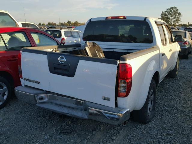 1N6AD07U47C450788 - 2007 NISSAN FRONTIER C WHITE photo 4