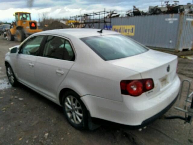 3VWJL7AJ8AM090022 - 2010 VOLKSWAGEN JETTA WHITE photo 3