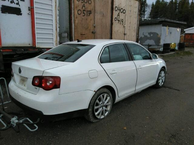 3VWJL7AJ8AM090022 - 2010 VOLKSWAGEN JETTA WHITE photo 4