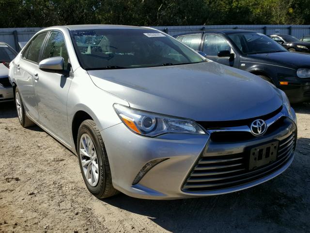 4T4BF1FK7FR476660 - 2015 TOYOTA CAMRY LE SILVER photo 1