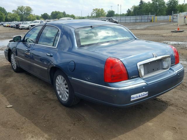 1LNHM82WX3Y631766 - 2003 LINCOLN TOWN CAR BLUE photo 3