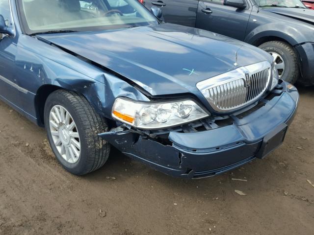 1LNHM82WX3Y631766 - 2003 LINCOLN TOWN CAR BLUE photo 9