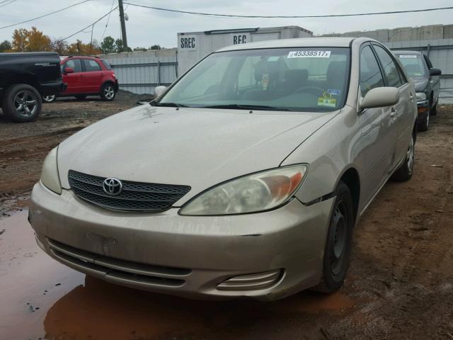 JTDBE32K320095280 - 2002 TOYOTA CAMRY TAN photo 2