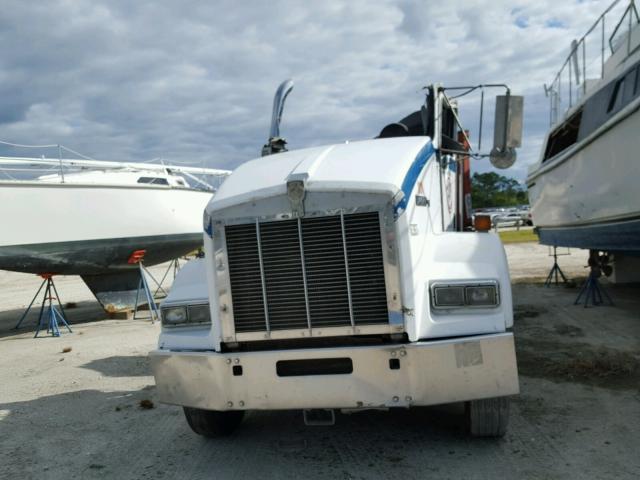 1XKDD09X5YJ861352 - 2000 KENWORTH CONSTRUCTI WHITE photo 9