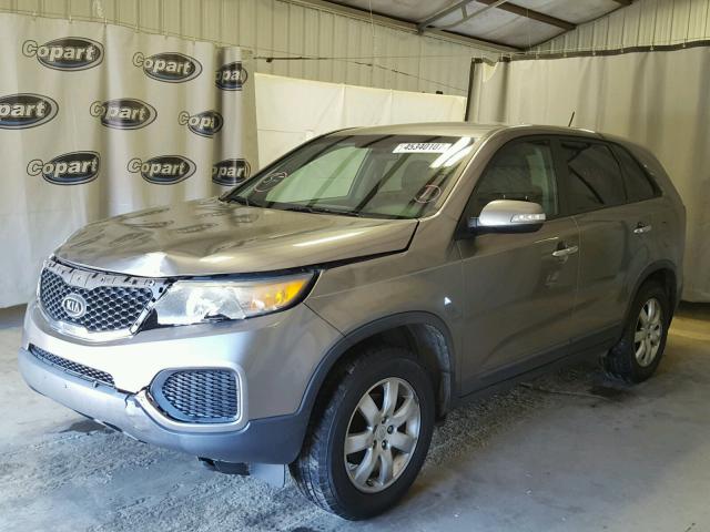 5XYKT3A12BG004217 - 2011 KIA SORENTO GRAY photo 2