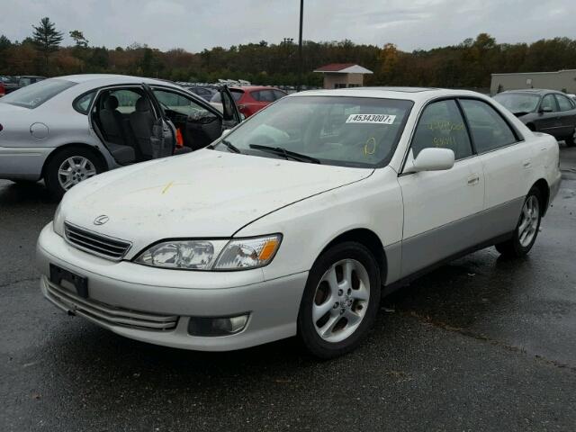 JT8BF28G315105848 - 2001 LEXUS ES 300 WHITE photo 2