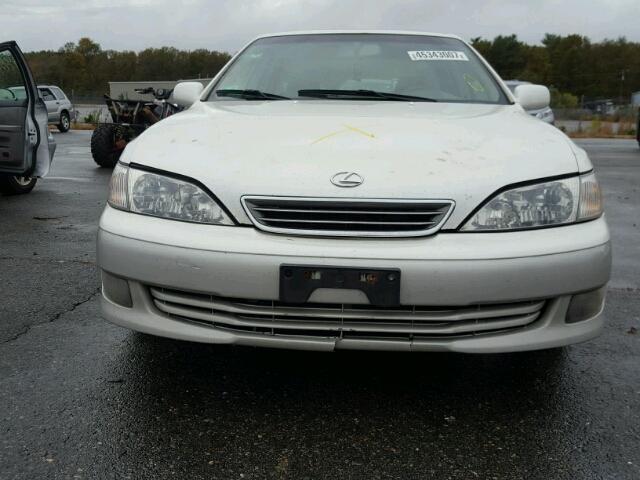 JT8BF28G315105848 - 2001 LEXUS ES 300 WHITE photo 9