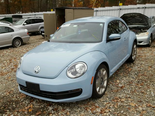 3VWJP7AT9CM602864 - 2012 VOLKSWAGEN BEETLE BLUE photo 2