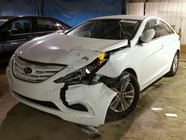 5NPEB4AC7DH780023 - 2013 HYUNDAI SONATA GLS WHITE photo 2