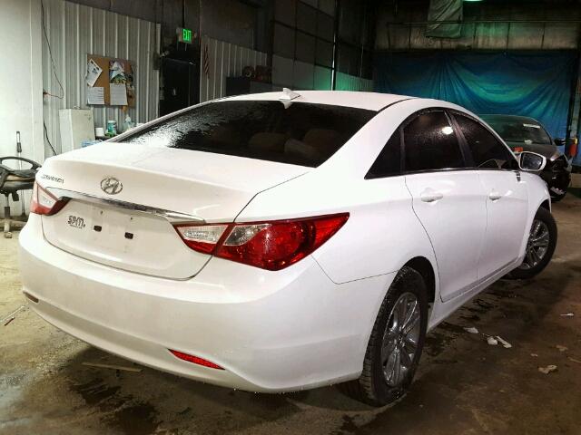 5NPEB4AC7DH780023 - 2013 HYUNDAI SONATA GLS WHITE photo 4