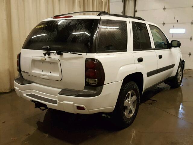 1GNDT13S352211675 - 2005 CHEVROLET TRAILBLAZE WHITE photo 4