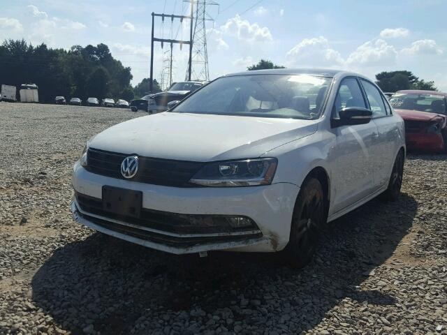 3VWD17AJ0JM245309 - 2018 VOLKSWAGEN JETTA SPOR WHITE photo 2