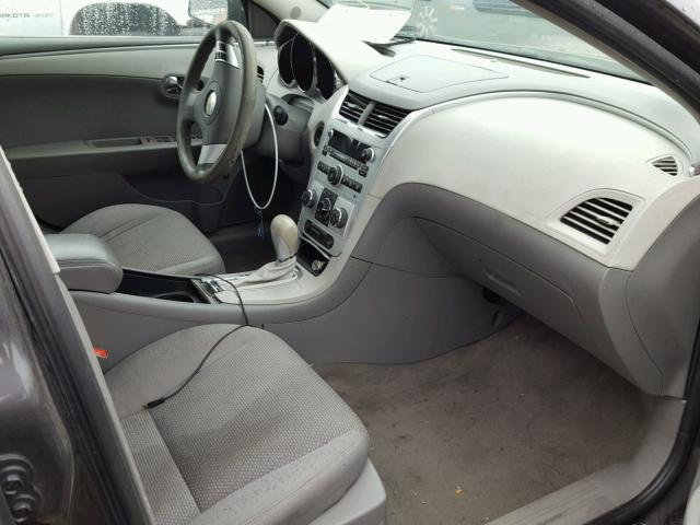 1G1ZA5E09AF288411 - 2010 CHEVROLET MALIBU LS ნაცრისფერი ფოტო 5