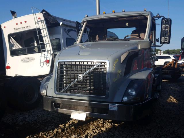 4V4NC9TH2EN157594 - 2014 VOLVO VN VNL GRAY photo 2