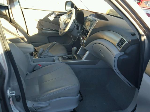 JF2SH64649H744669 - 2009 SUBARU FORESTER 2 GRAY photo 5