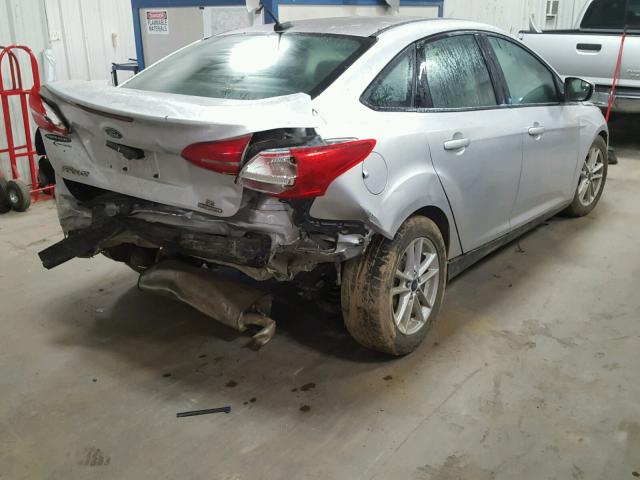 1FADP3F26FL335221 - 2015 FORD FOCUS SE SILVER photo 4