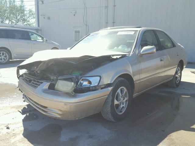 4T1BG28K5XU862795 - 1999 TOYOTA CAMRY GOLD photo 2