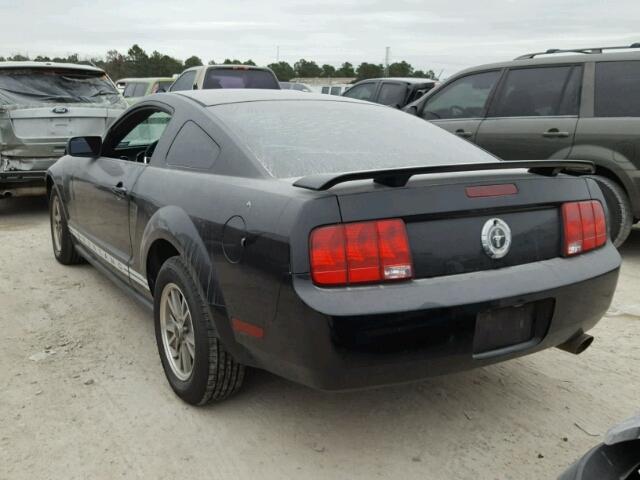 1ZVFT80N655215174 - 2005 FORD MUSTANG BLACK photo 3