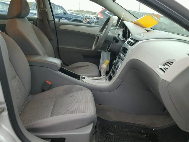 1G1ZA5E01AF278925 - 2010 CHEVROLET MALIBU LS Արծաթագույն լուսանկար 5