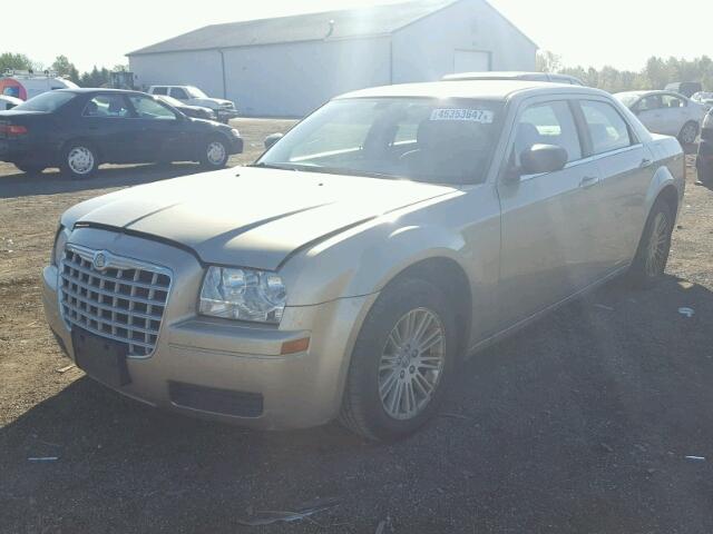 2C3KA43D09H568824 - 2009 CHRYSLER 300 LX GOLD photo 2