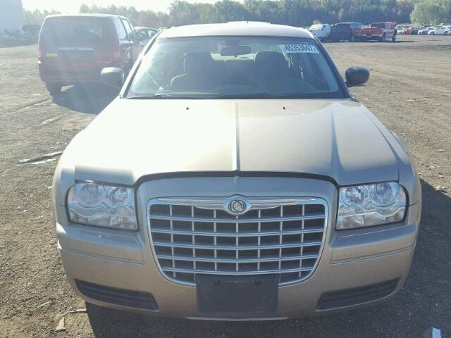 2C3KA43D09H568824 - 2009 CHRYSLER 300 LX GOLD photo 9