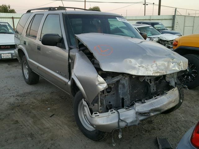 1GNCS13WX2K136356 - 2002 CHEVROLET BLAZER TAN photo 1